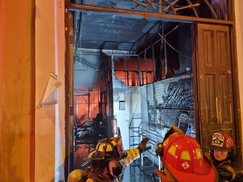 Incendio Destruye Casona De A Os Y Familias Quedan Sin Techo