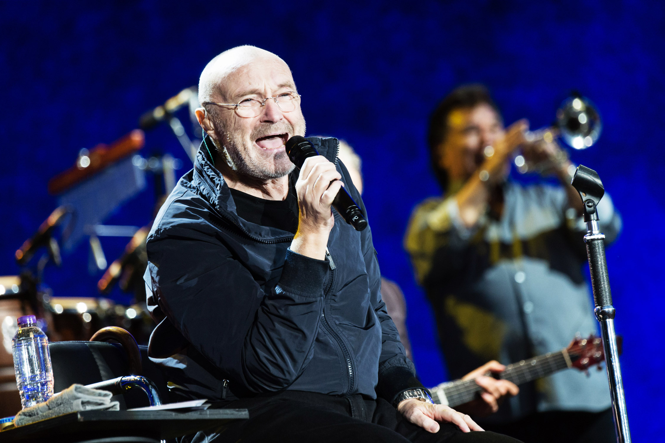Phil Collins anuncia su retiro de la música por problemas de salud La