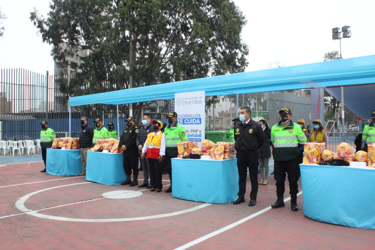 600 vecinos de Chorrillos se suman a municipio y PNP para hacer frente ...