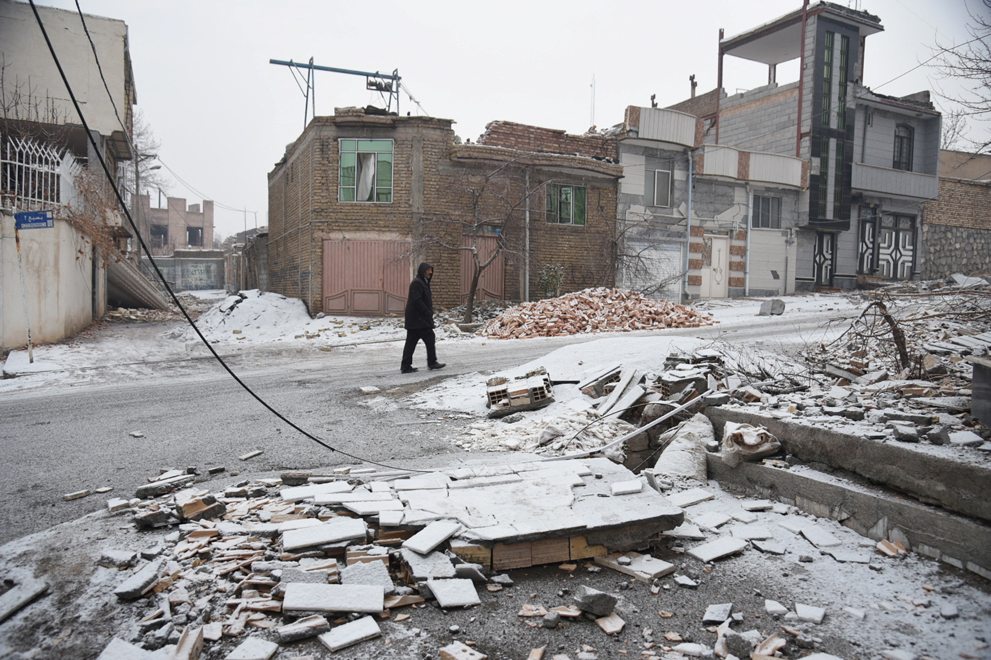 Irán Terremoto De 5 9 Grados Deja Tres Muertos Y Más De 970 Heridos