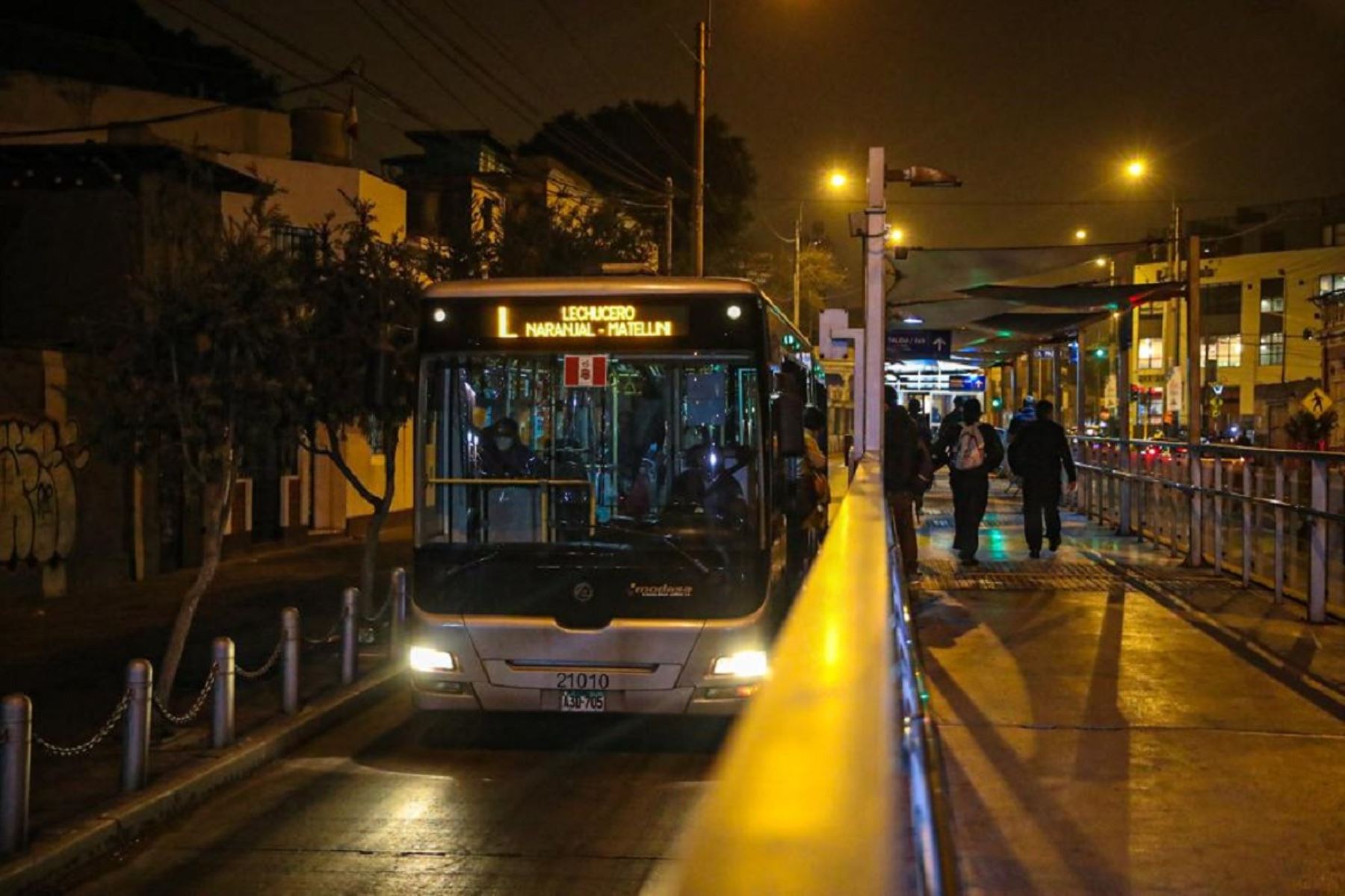 ATU: vuelve el servicio Lechucero del Corredor Azul - Diario La Noticia ...