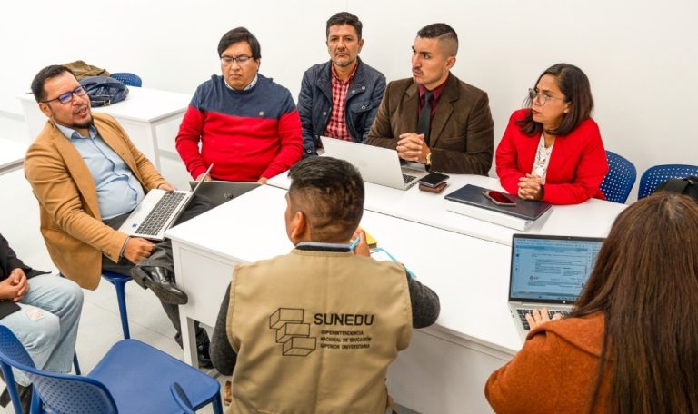 SUNEDU Capacita Universidades En El Registro De Grados Y :tulos E ...