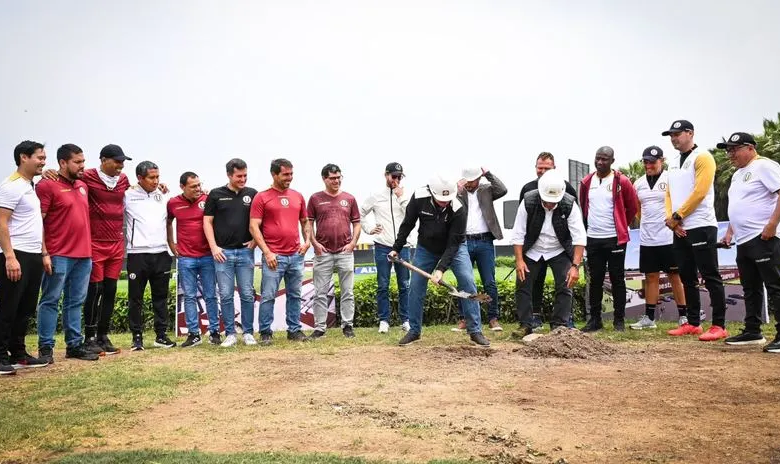 Universitario pone la primera piedra para la construcción del nuevo estadio en Campo Mar