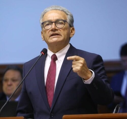 “Fiscales y procuradores deben estar tras las rejas”