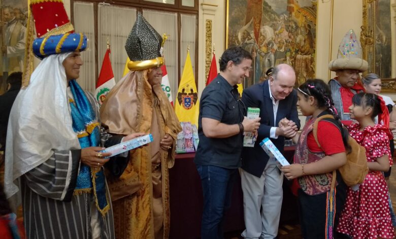 Reyes Magos adoraron al Niño Jesús en la Plaza de Armas de Lima