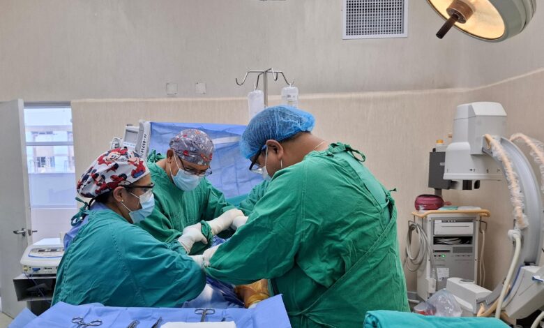 EsSalud implanta moderna prótesis de fémur y salva extremidad de un asegurado