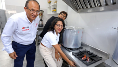 Ministra Leslie Urteaga supervisó implementación de cocina y almacén en colegio de San Juan Lurigancho