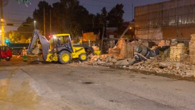 Desalojan y demuelen locales en berma Central de Av. Separadora industrial