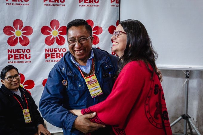 Dirigente aymara postulará por el partido de Verónik