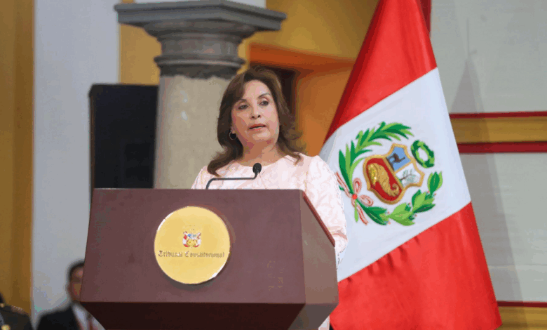 Boluarte reafirma apoyo al TC y llama a respetar la Constitución en acto por su 29° aniversario