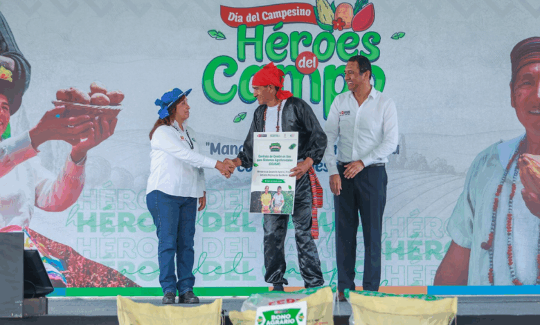 Presidenta anuncia apoyo económico y obras para el sector agrícola en el Día del Campesino