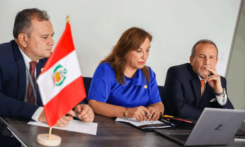 Presidenta Boluarte coordina con ministros sobre seguridad y economía, desde Francia