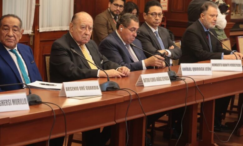 Congreso distingue a consultores por su valioso aporte en materia constitucional