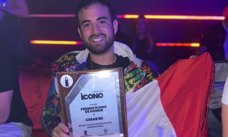 César BK obtiene galardón en Premios Ícono