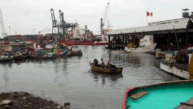 Mar sube e inunda muelle artesanal en el Callao