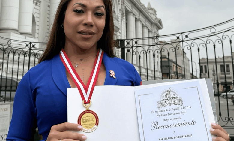 Dayanita recibe reconocimiento del Congreso por su "aporte" al arte y la cultura