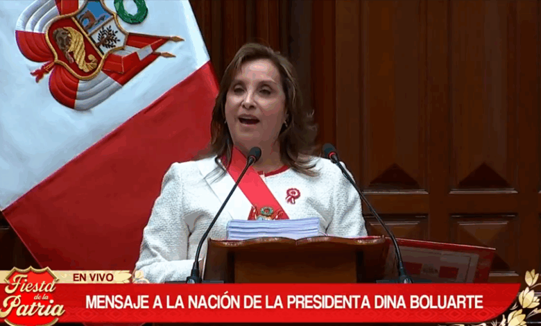 Dina Boluarte defiende la democracia y lucha contra el crimen en su mensaje por Fiestas Patrias