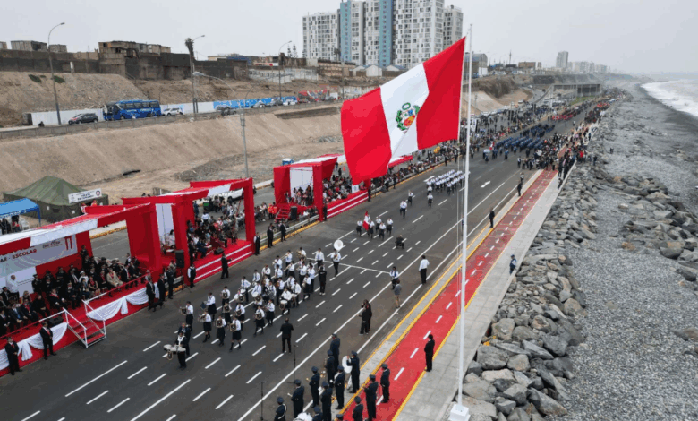 Desfile cívico militar por el 204° aniversario de la independencia nacional en la región Callao