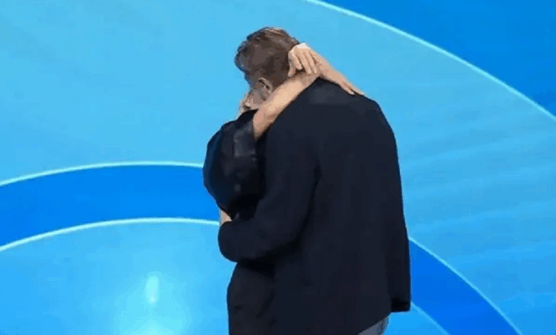 Beso entre Pamela Anderson a Liam Neeson aviva rumores de romance