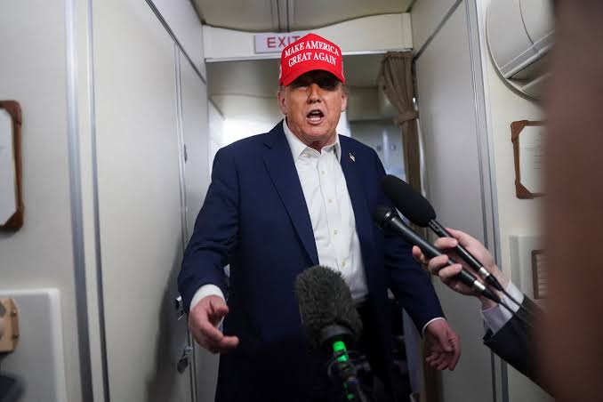 Trump critica a Putin por “seguir matando gente”