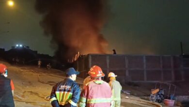 Bomberos controlan incendio en Ventanilla tras explosiones