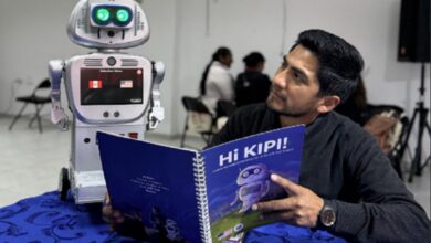 Embajada de Estados Unidos impulsa enseñanza del inglés en zonas quechuahablantes con “Kipi”, la robot educativa