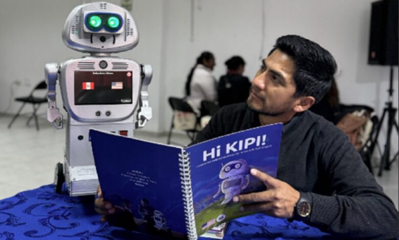 Embajada de Estados Unidos impulsa enseñanza del inglés en zonas quechuahablantes con “Kipi”, la robot educativa