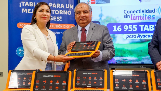 MTC entrega cerca de 17 mil tabletas para promover la conectividad de estudiantes y docentes de zonas rurales de Ayacucho
