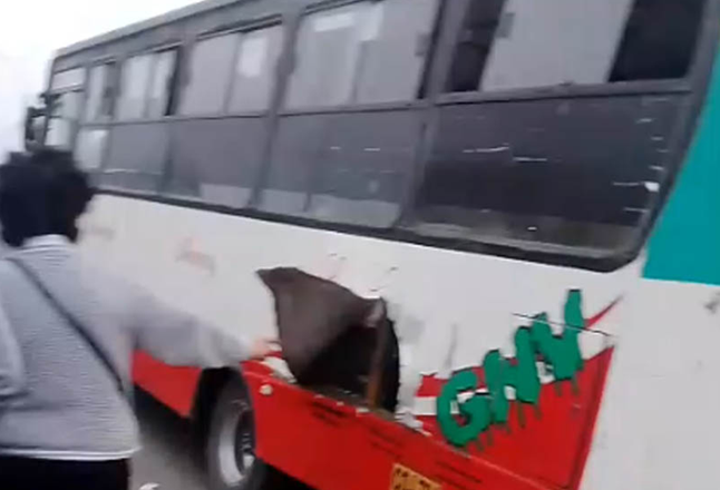 Tres heridos tras explosión en bus de transporte público en Carabayllo