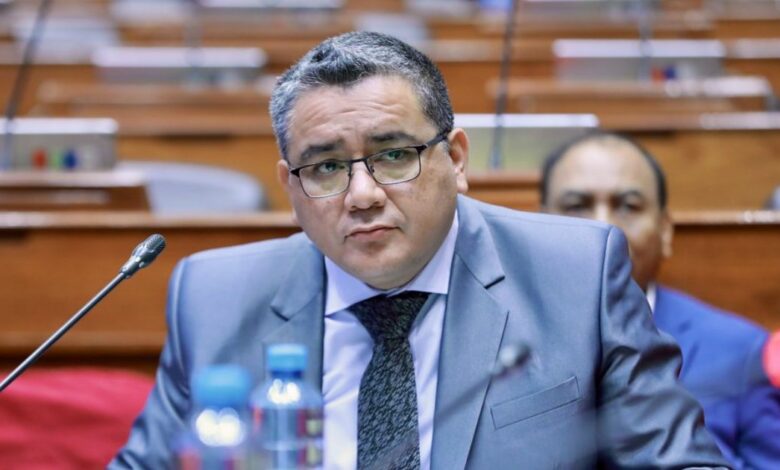 Juan José Santiváñez renuncia como ministro de Justicia en medio de críticas y rumores electorales
