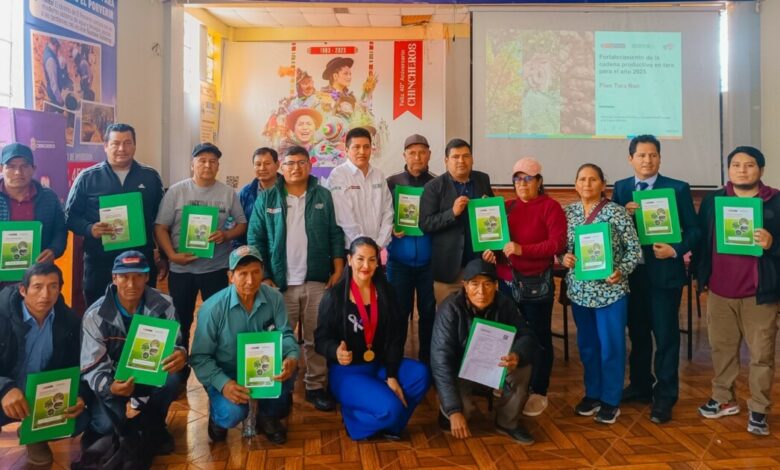 Apurímac: Serfor acredita a más de 100 productores de tara y fortalece la competitividad del sector