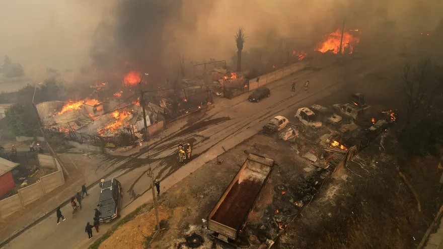 Incendios forestales arrasan con el sur de Chile y deja al menos 16 ...