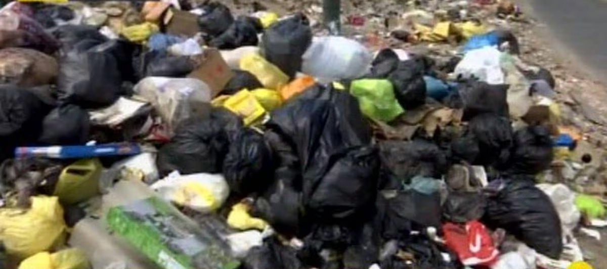 Denuncian acumulación de basura y vidrios en parte trasera de fábrica ...