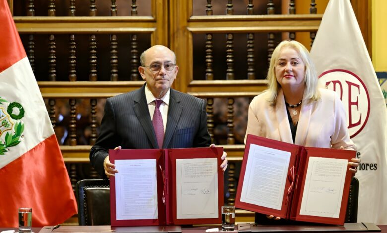 Cancillería entrega al Ministerio de Cultura 169 piezas del patrimonio nacional repatriados desde trece países