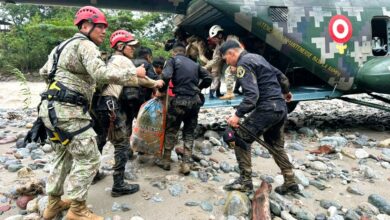 Fuerzas Armadas rescatan a familia atrapada por crecida del río Tarma en Junín
