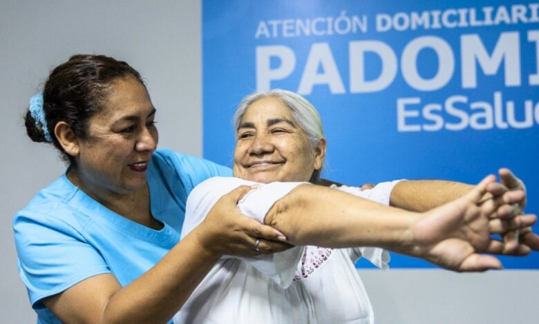 EsSalud capacita a cuidadores para mejorar atención de adultos mayores en casa