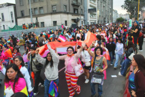 Colectivo de Lesbianas encabezando una parte de la marcha por Centro Cívico