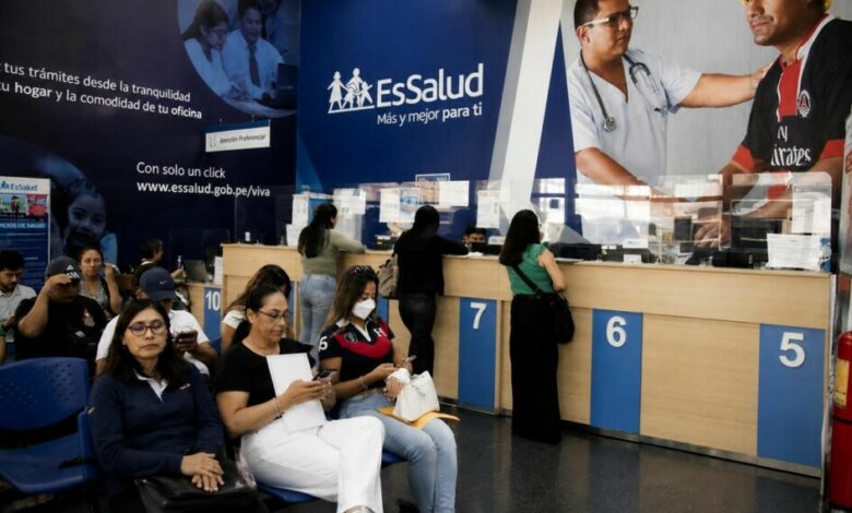 EsSalud cumple obligaciones pendientes y transfiere recursos a redes hospitalarias