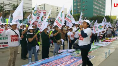 Trabajadores de EsSalud realizan plantón y cuestionan nuevas contrataciones